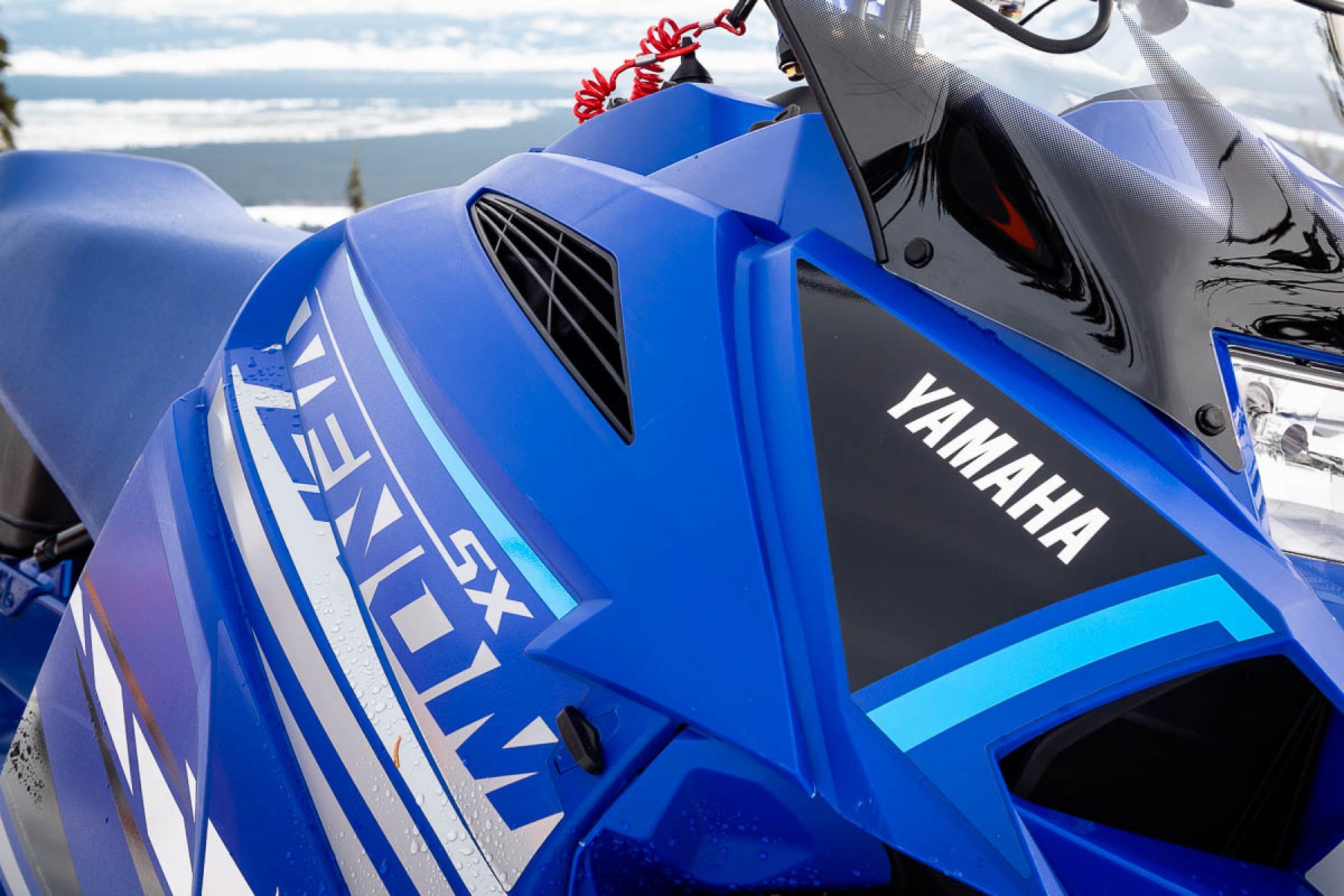 Who Is the MidSized Yamaha SXVenom Mountain Sled For?