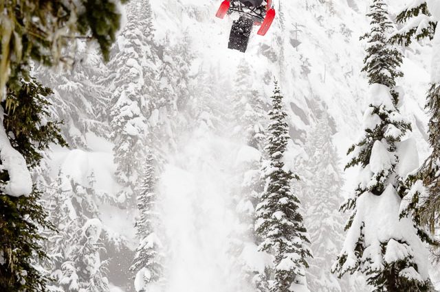 Albin Johansson jumping