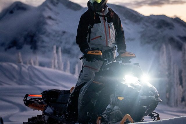 2024 Ski-Doo Summit X Expert Package